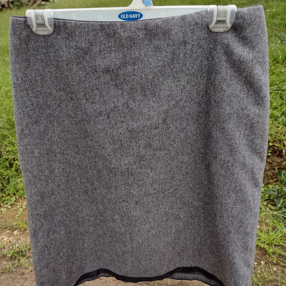 An "Old Navy" brand gray midi skirt